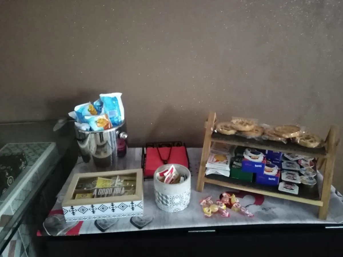 Emmanueli65 Fronte Clinica Per 5 Matrimoniale 2 Singoli 1 Divano Letto Piacenza Italy
