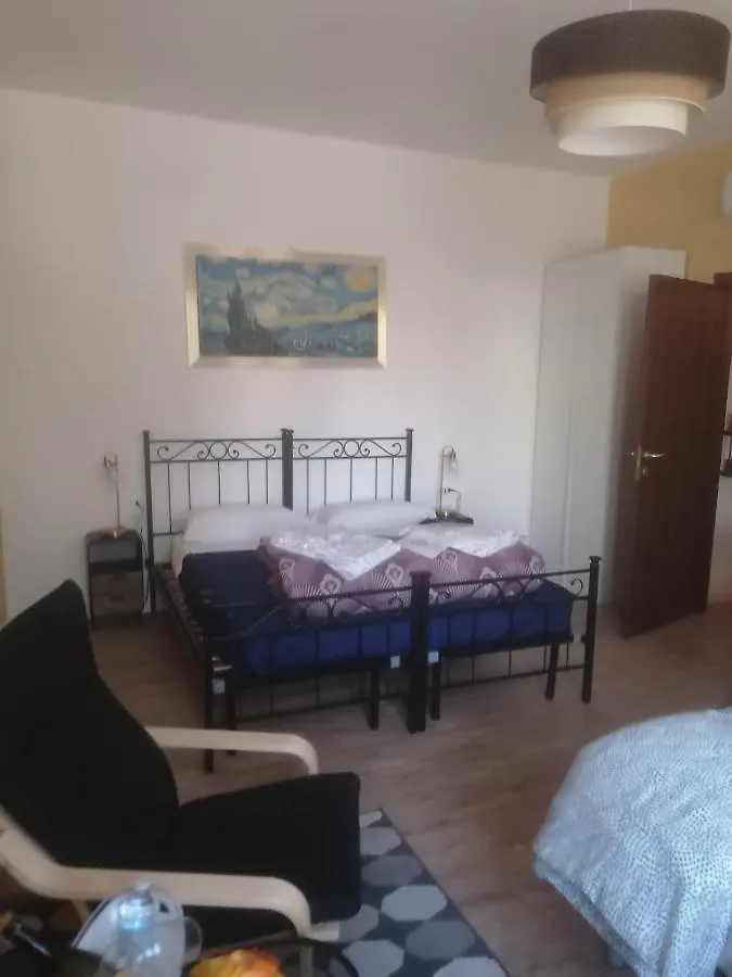 Emmanueli65 Fronte Clinica Per 5 Matrimoniale 2 Singoli 1 Divano Letto Piacenza